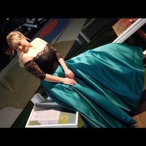 Green and Black ball goen